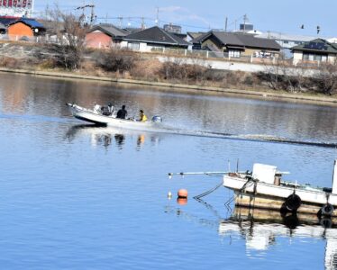 釣りから帰るボート