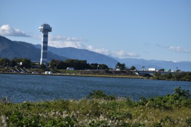 塔の下が治水神社