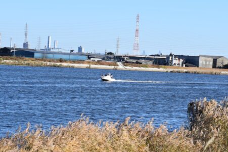 伊勢湾から帰ってきたモーターボート