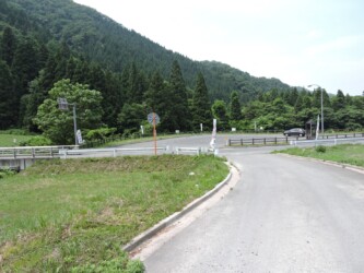 紅花トンネルと駐車場